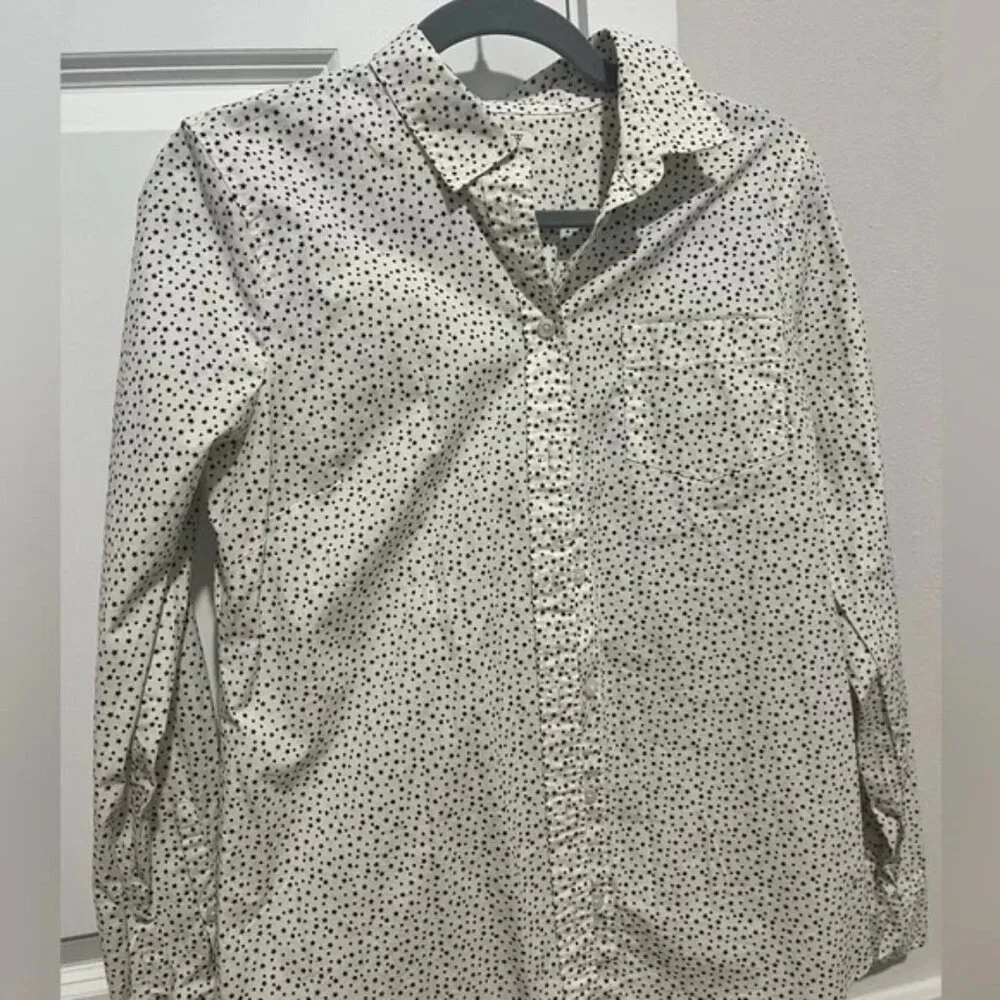 🤍 J. Crew Button Down Shirt! - Picture 2 of 7